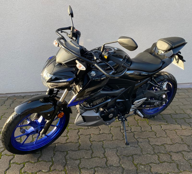 Motorrad der Fahrschule Maier für die Klassen A1 und B196