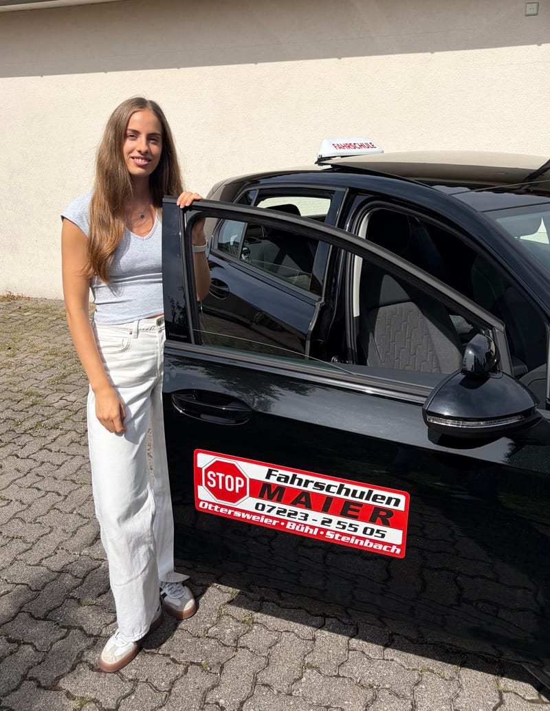 Julie Maier, Fahrschule Maier